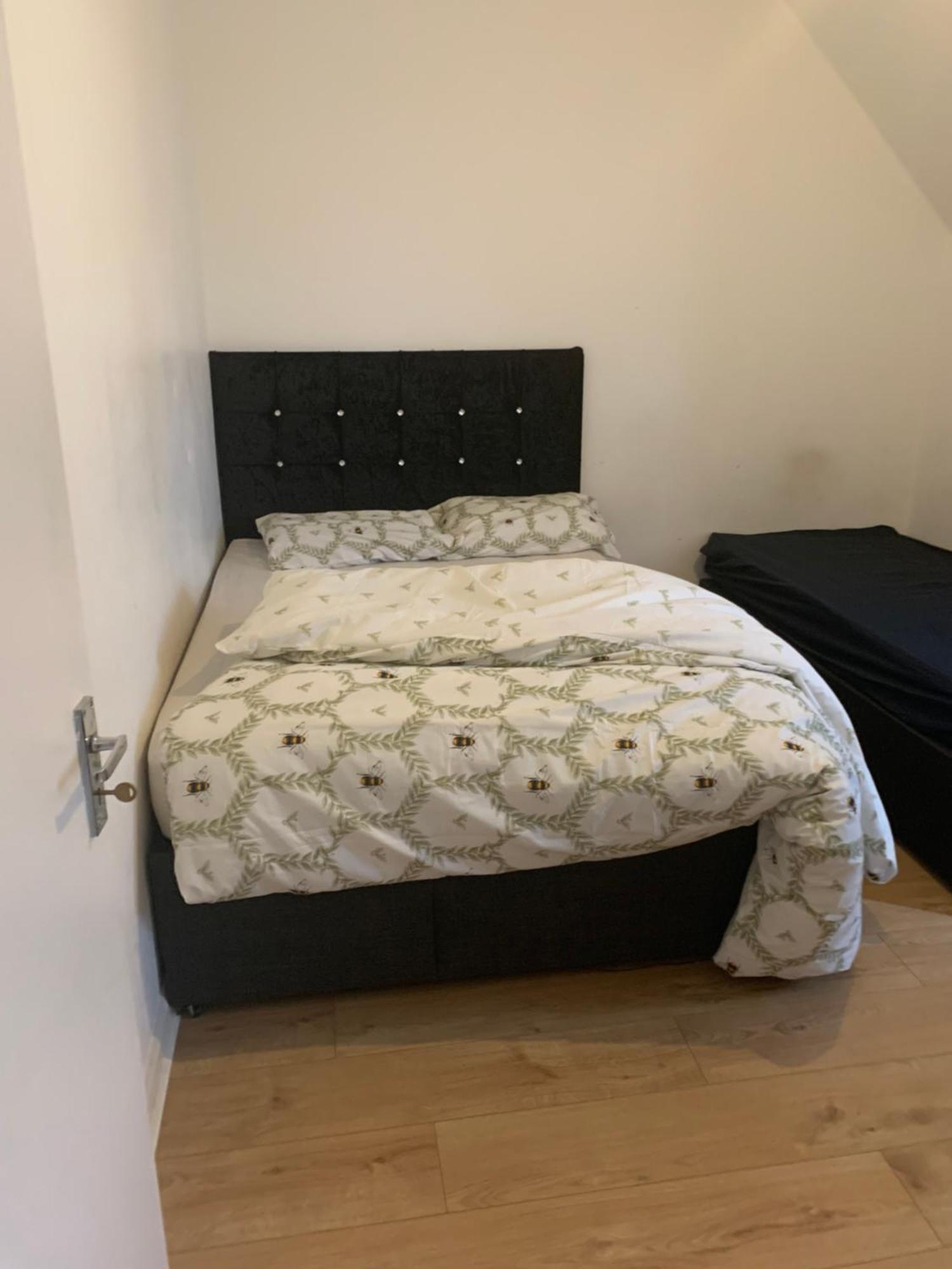 Bed and Breakfast At Apex House Dagenham Exterior foto